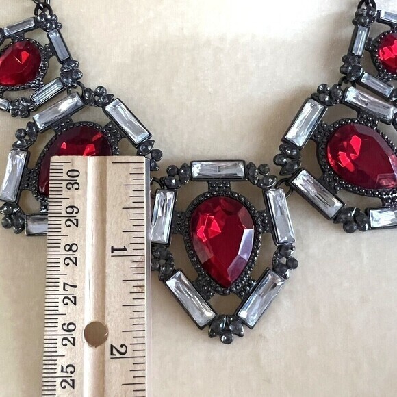 VINTAGE GOTHIC Black/Red Matinee Necklace 22" + 3" - Picture 4 of 7